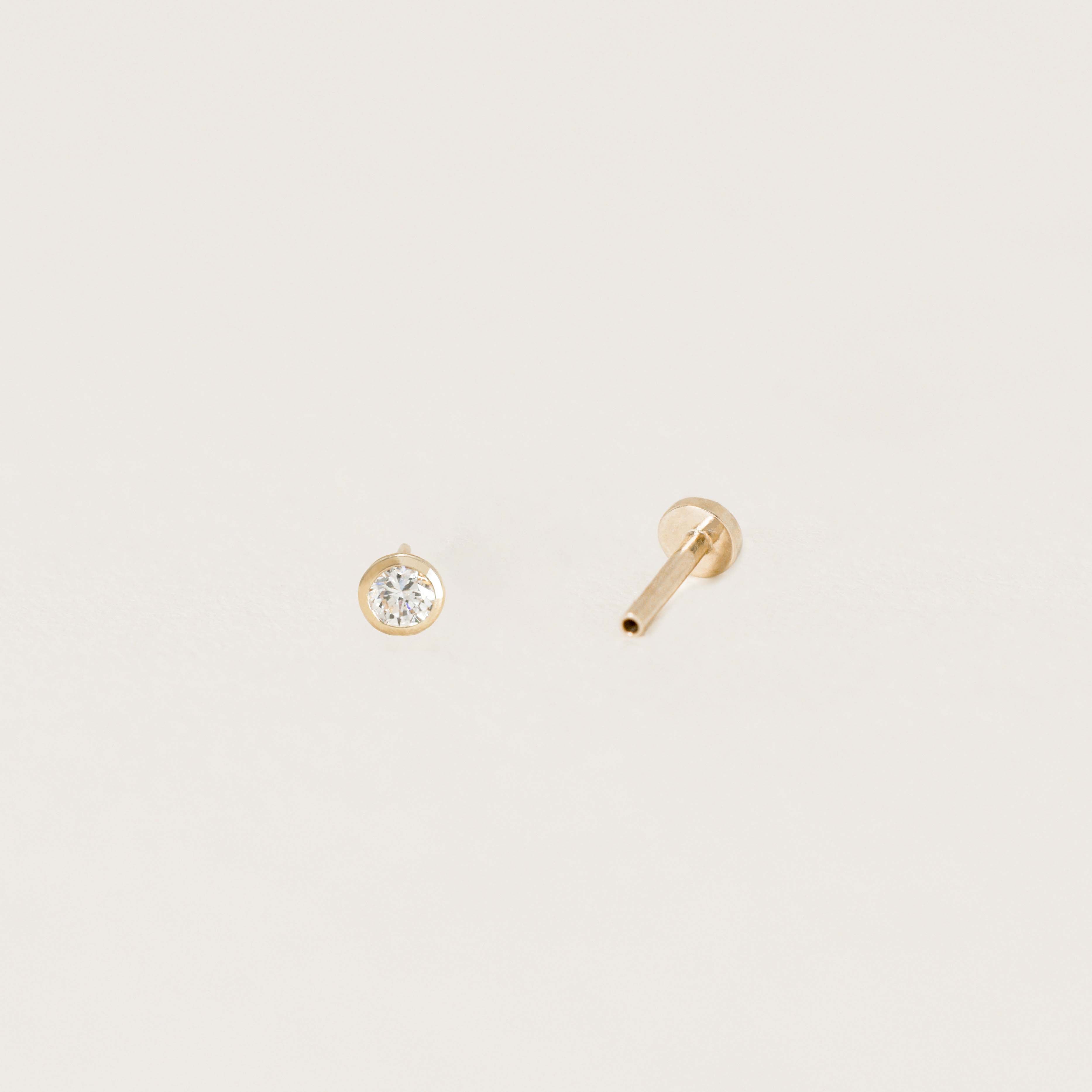 Bezel Diamond Labret Ear Stud – holly gray